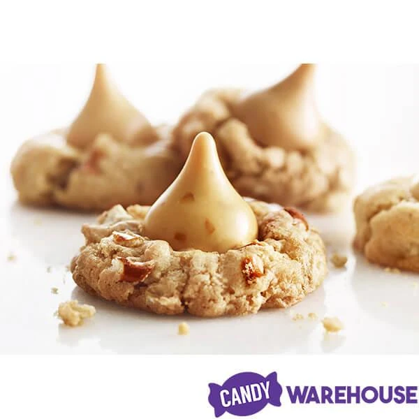 Hershey's Gold Kisses Caramel Creme Candy With Pretzel Bits: 60-Piece Bag 5 Hershey's Gold Kisses Caramel Creme Candy With Pretzel Bits: 60-Piece Bag - Image 3