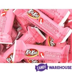 Kit Kat Miniatures Candy - Strawberry: 10-Ounce Bag 8 Kit Kat Miniatures Candy - Strawberry: 10-Ounce Bag -Candy Store kit kat miniatures candy strawberry 10 ounce bag candy warehouse 3